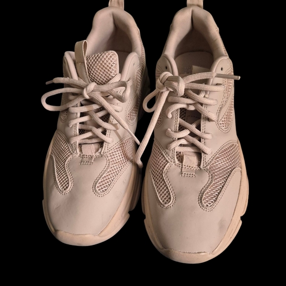 Madden NYC Sneakers - Picture 1 of 3